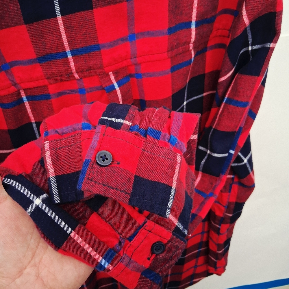 +5🛍Red and Black Plaid Button Down Shirt - Picture 5 of 5